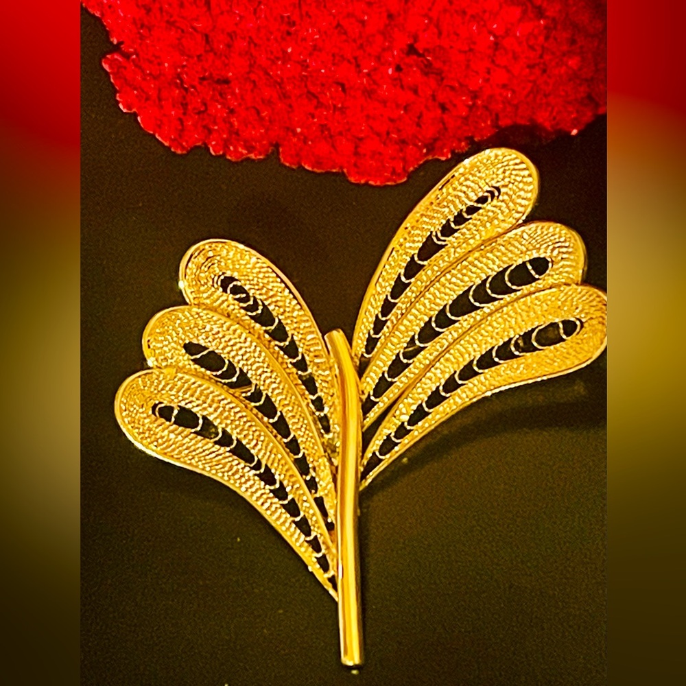 Vintage Gold Filigree Fan Brooch